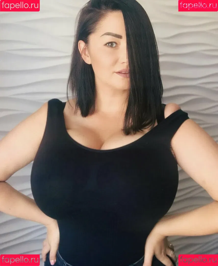 Irina P Onlyfans Photo Gallery 