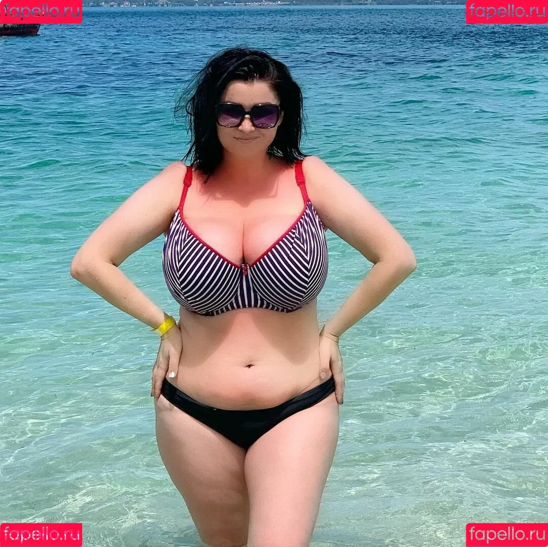 Irina P Onlyfans Photo Gallery 