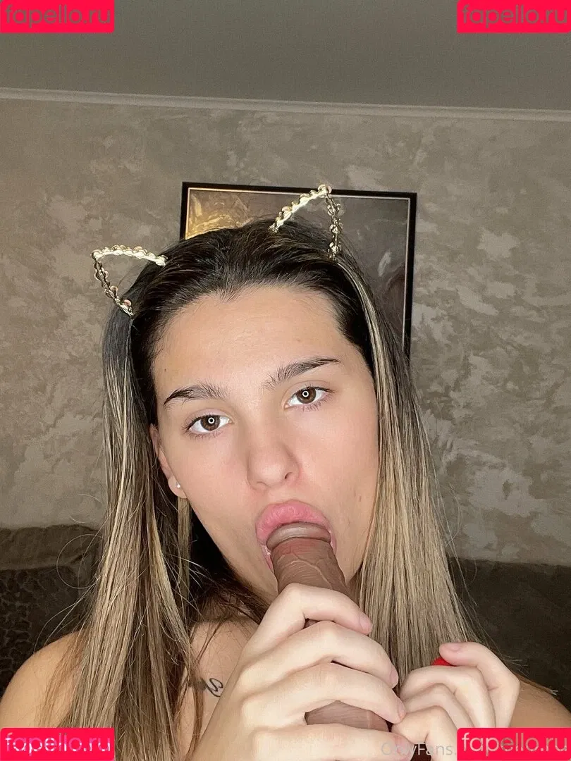 teenrebe Onlyfans Photo Gallery 