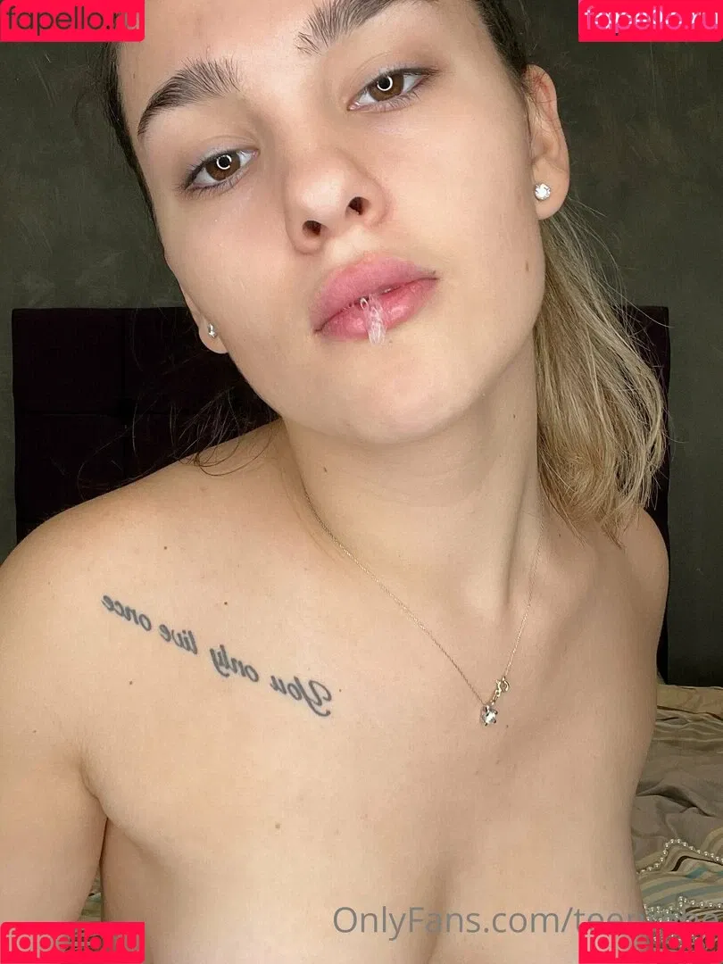 teenrebe Onlyfans Photo Gallery 