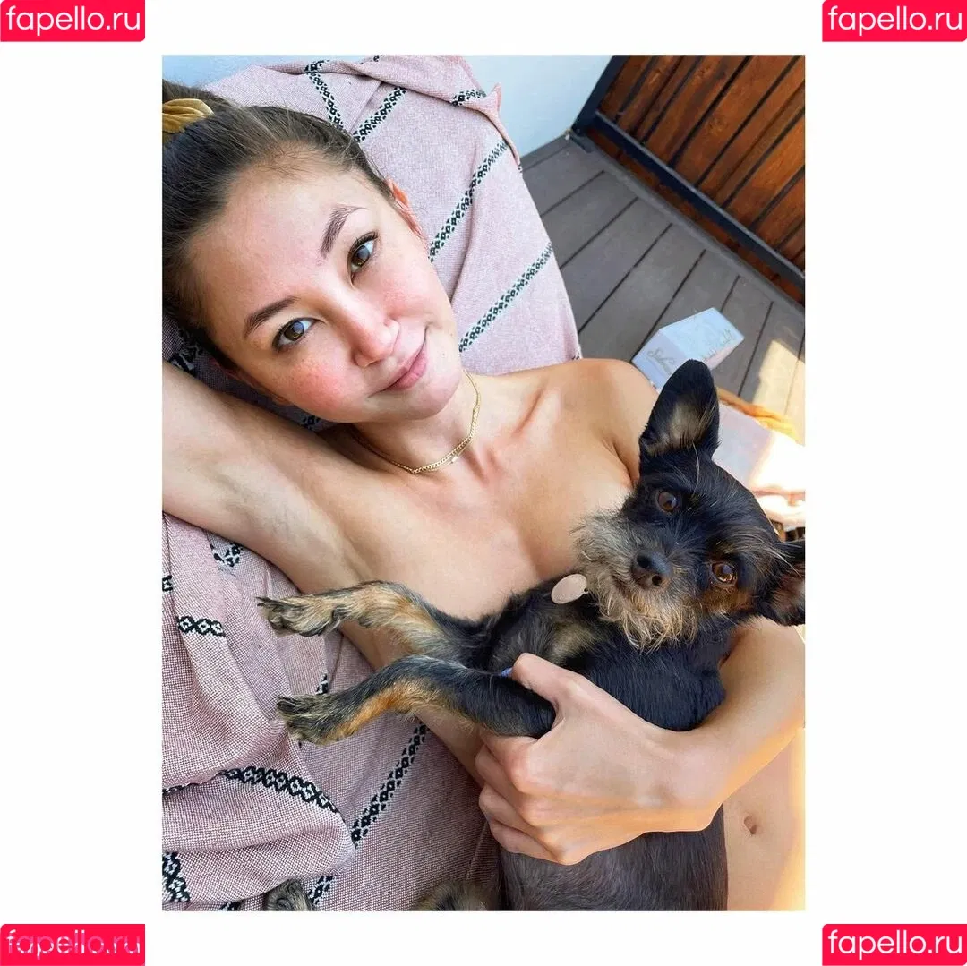 Kimiko Glenn Onlyfans Photo Gallery 