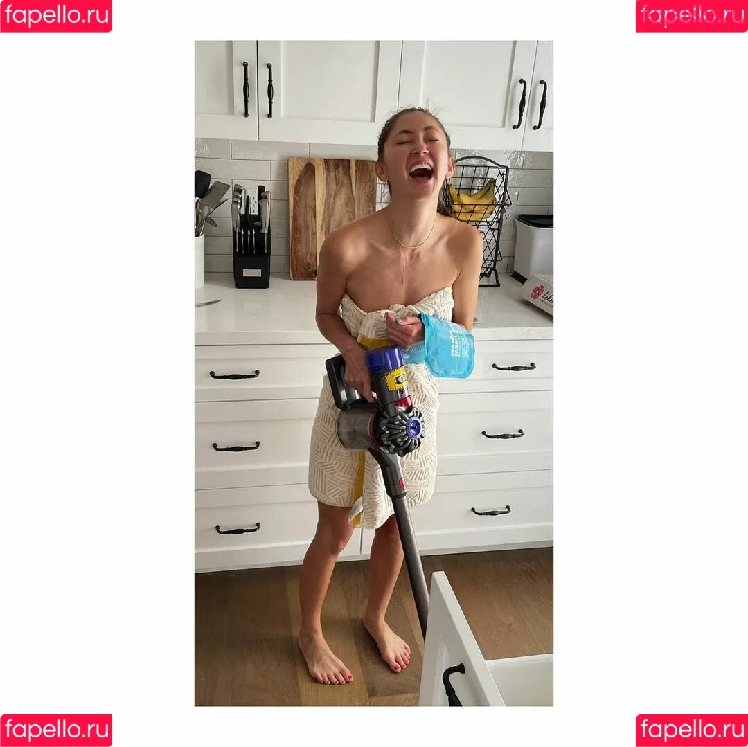 Kimiko Glenn Onlyfans Photo Gallery 