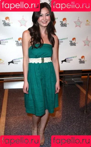 Kimiko Glenn Onlyfans Photo Gallery 
