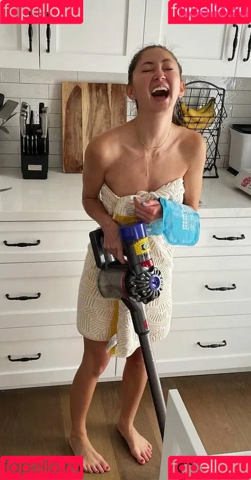 Kimiko Glenn Onlyfans Photo Gallery 