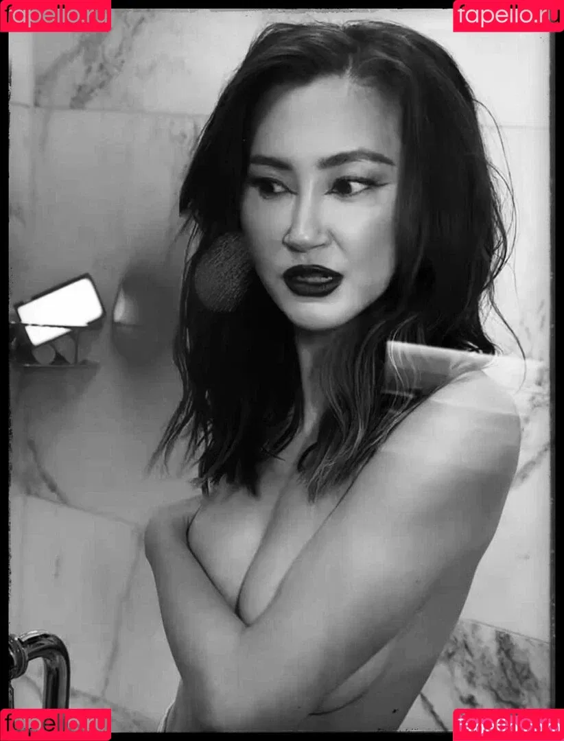 Kimiko Glenn Onlyfans Photo Gallery 