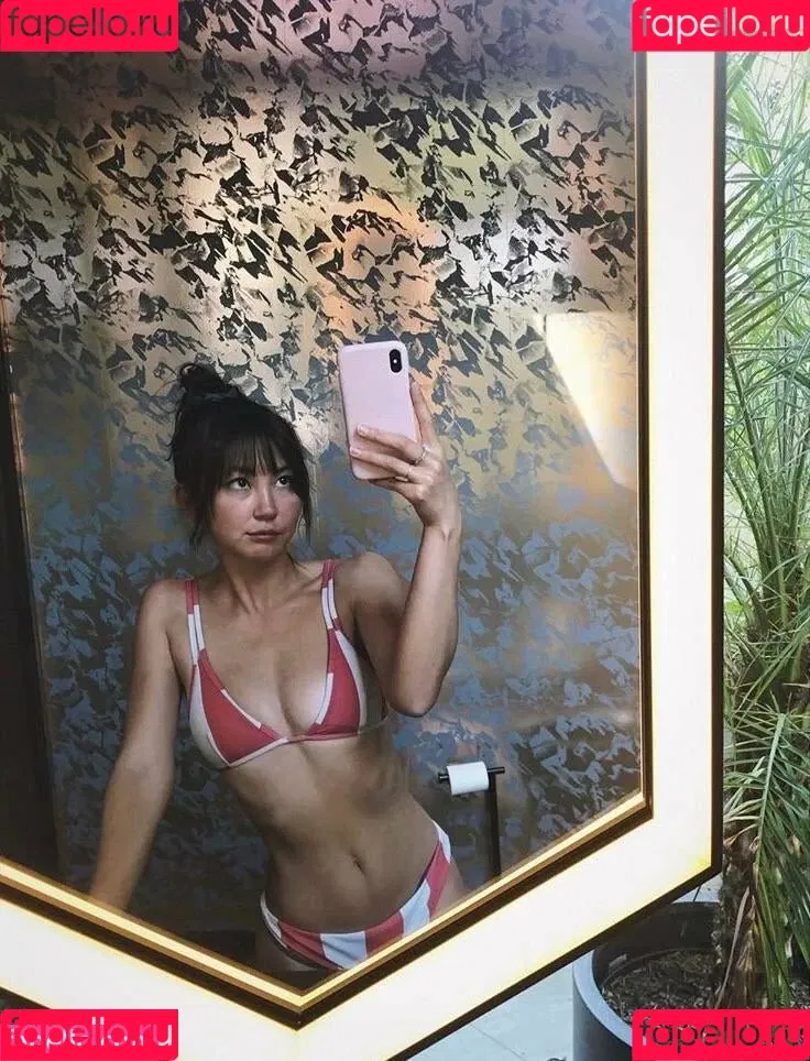 Kimiko Glenn Onlyfans Photo Gallery 