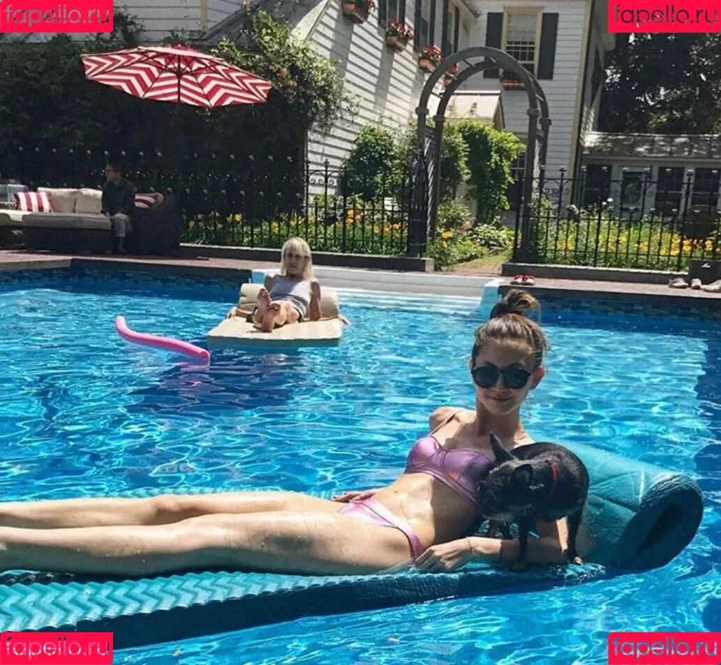 Kimiko Glenn Onlyfans Photo Gallery 