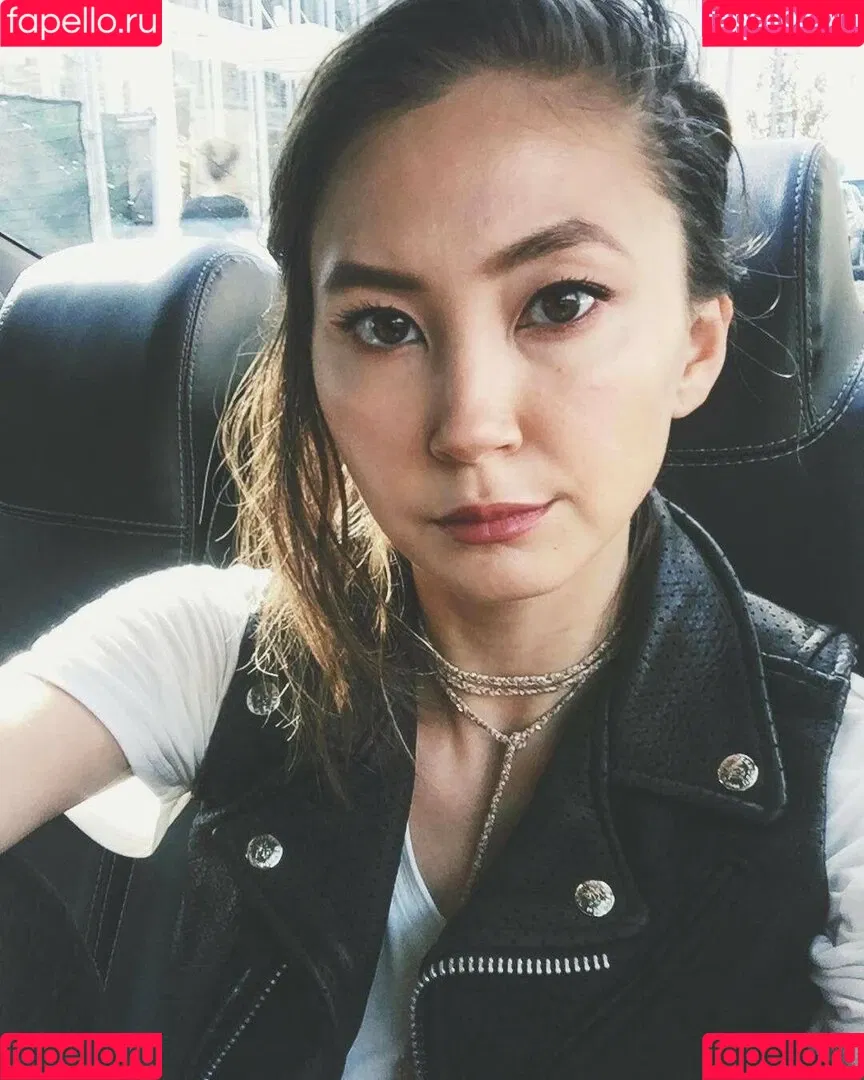 Kimiko Glenn Onlyfans Photo Gallery 