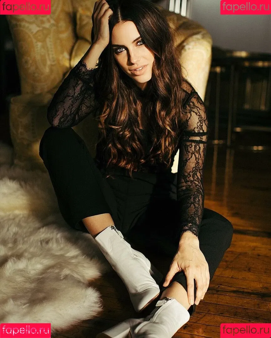 Jessica Lowndes Onlyfans Photo Gallery 