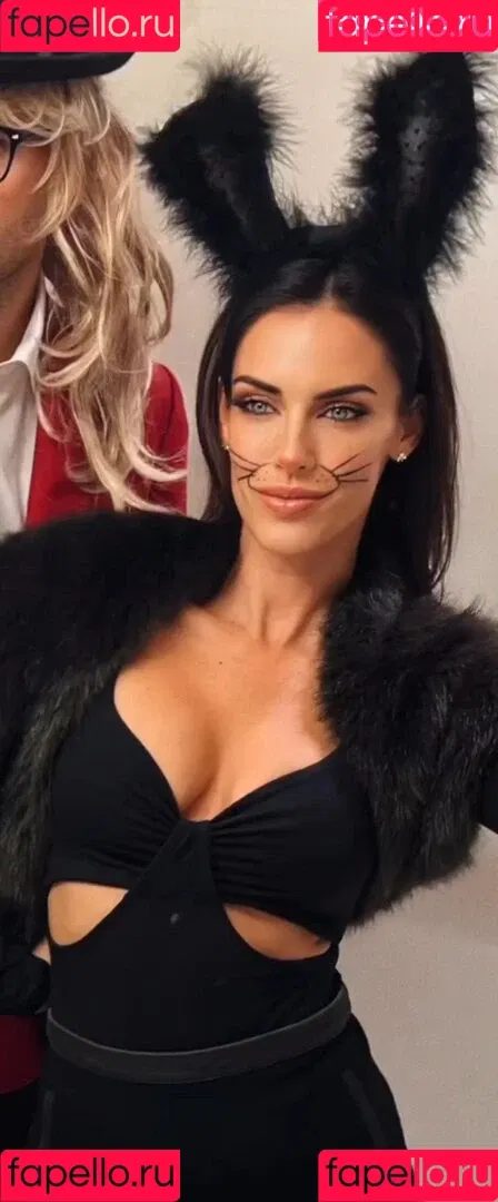 Jessica Lowndes Onlyfans Photo Gallery 