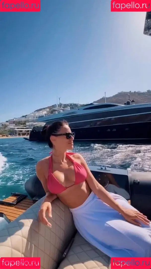 Jessica Lowndes Onlyfans Photo Gallery 