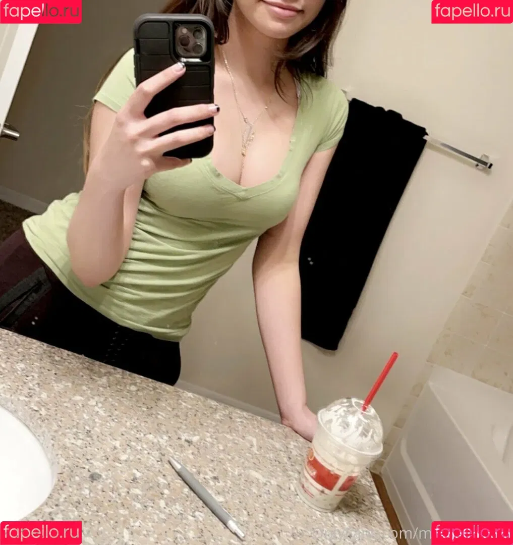 mommymelz Onlyfans Photo Gallery 