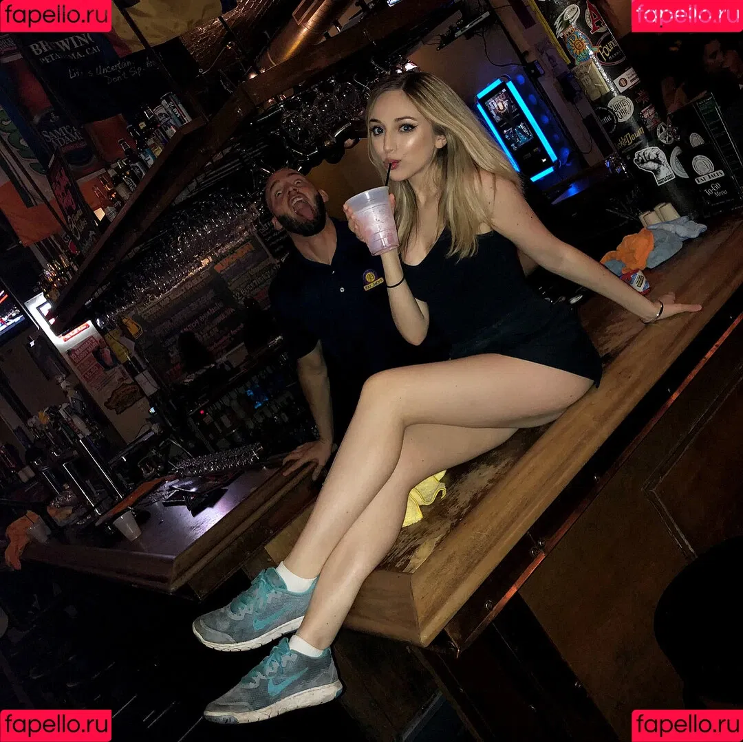 Ellie Schnitt Onlyfans Photo Gallery 