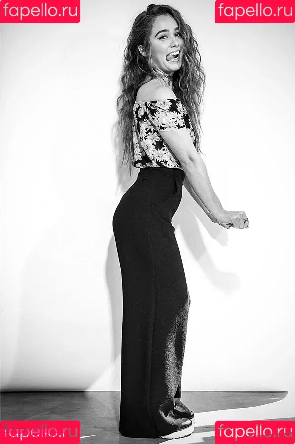Haley Lu Richardson Onlyfans Photo Gallery 