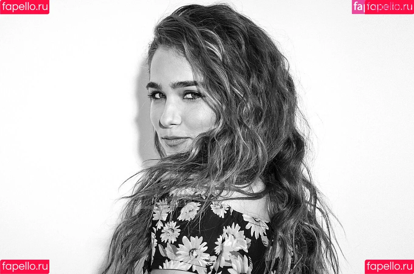 Haley Lu Richardson Onlyfans Photo Gallery 
