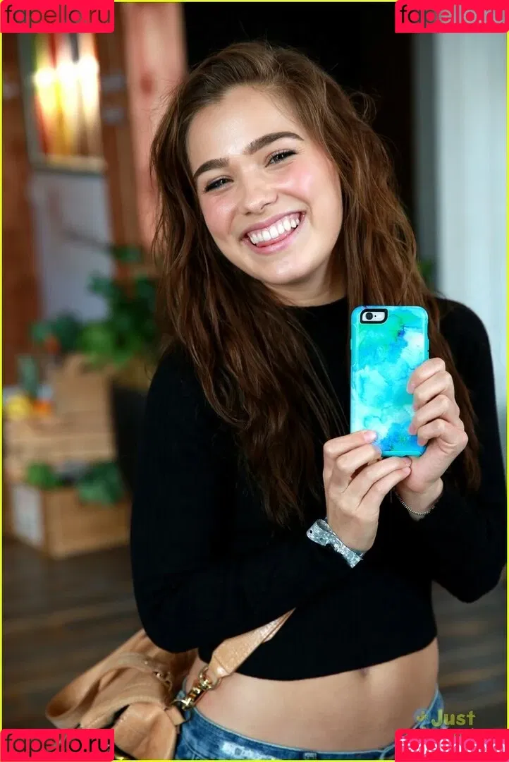 Haley Lu Richardson Onlyfans Photo Gallery 