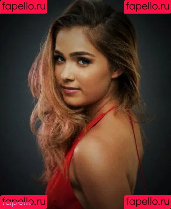 Haley Lu Richardson Onlyfans Photo Gallery 