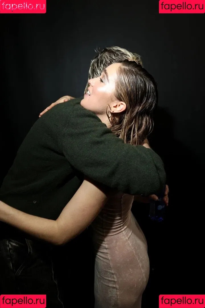 Haley Lu Richardson Onlyfans Photo Gallery 