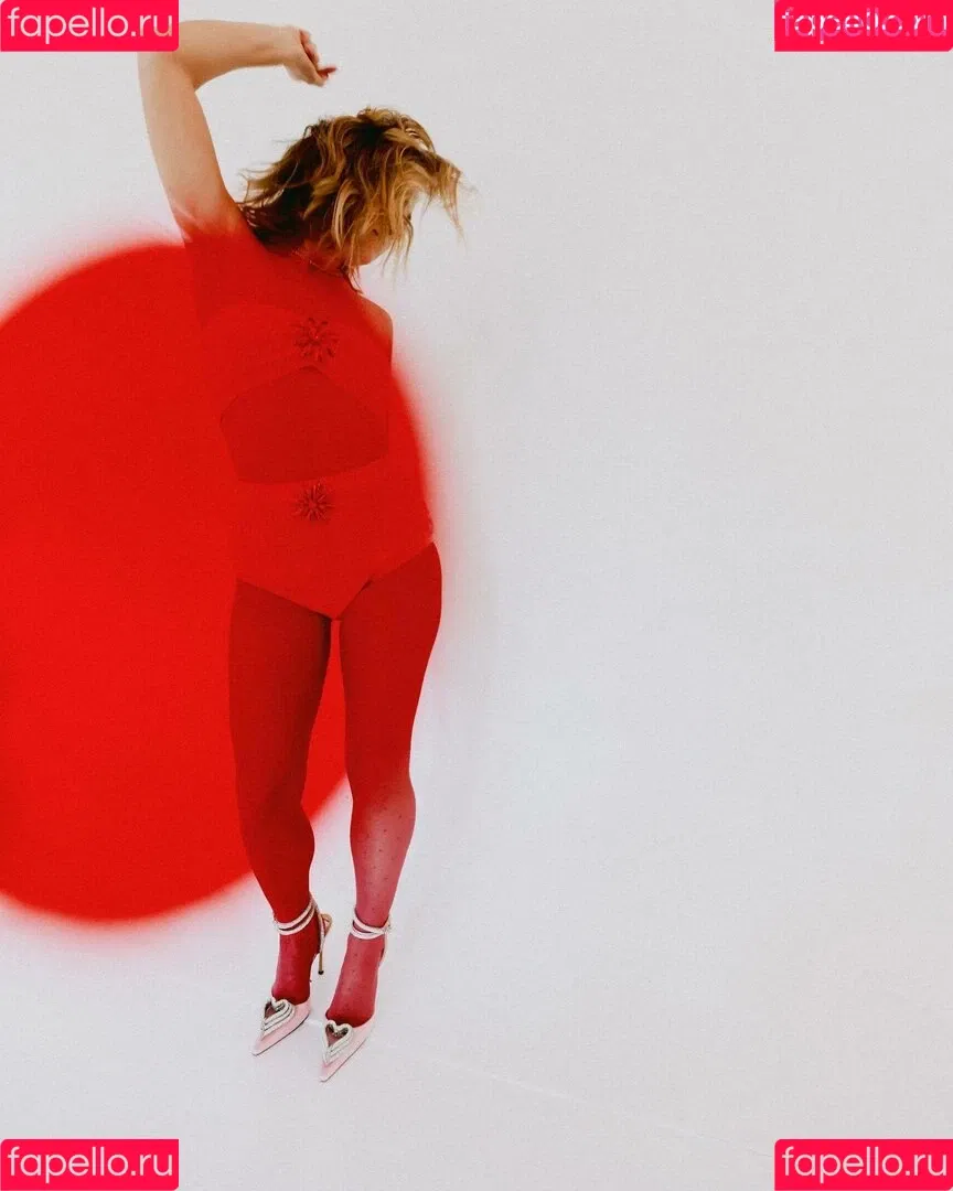 Haley Lu Richardson Onlyfans Photo Gallery 