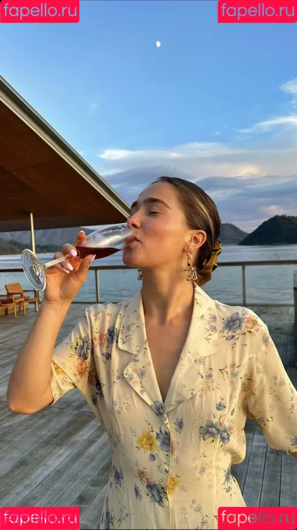Haley Lu Richardson Onlyfans Photo Gallery 