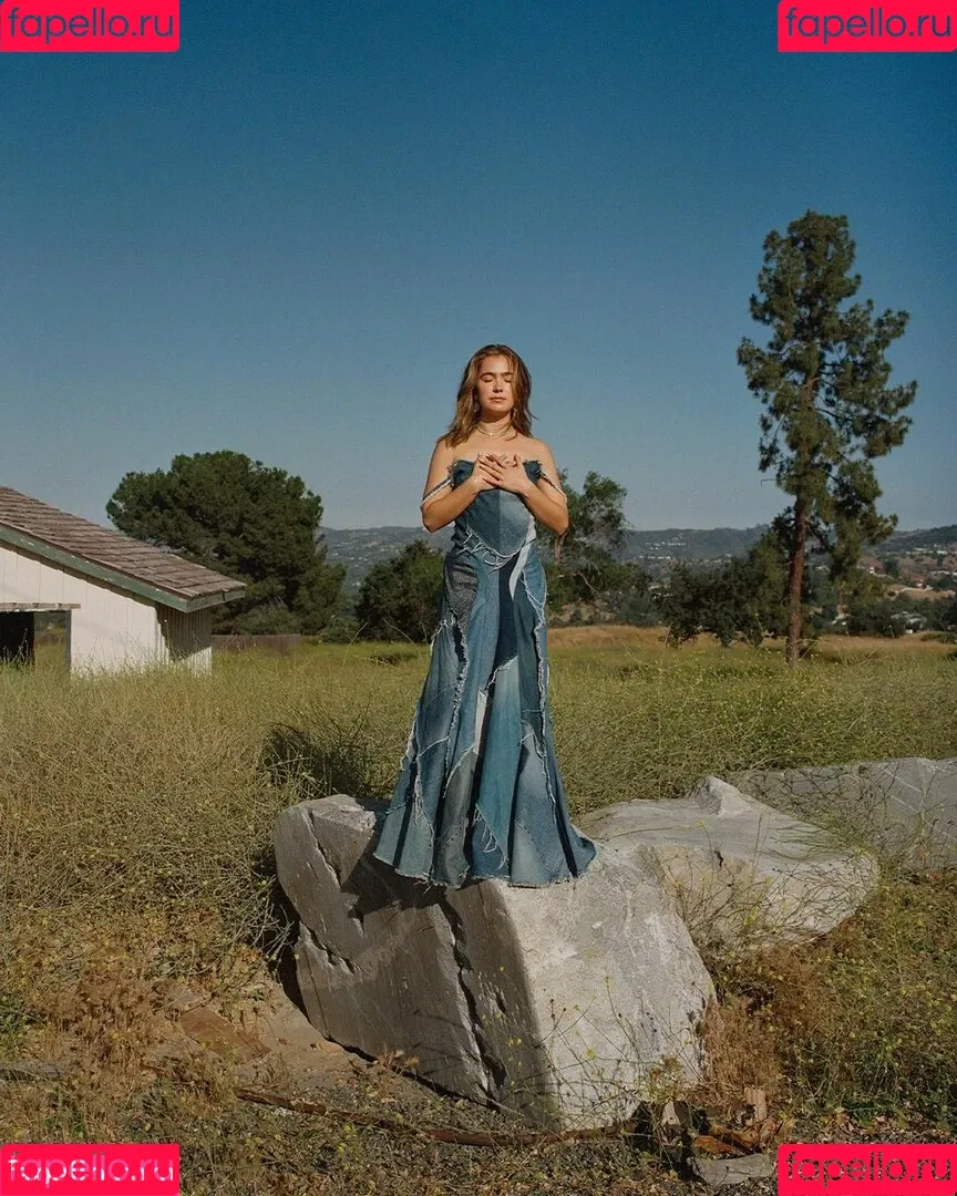 Haley Lu Richardson Onlyfans Photo Gallery 