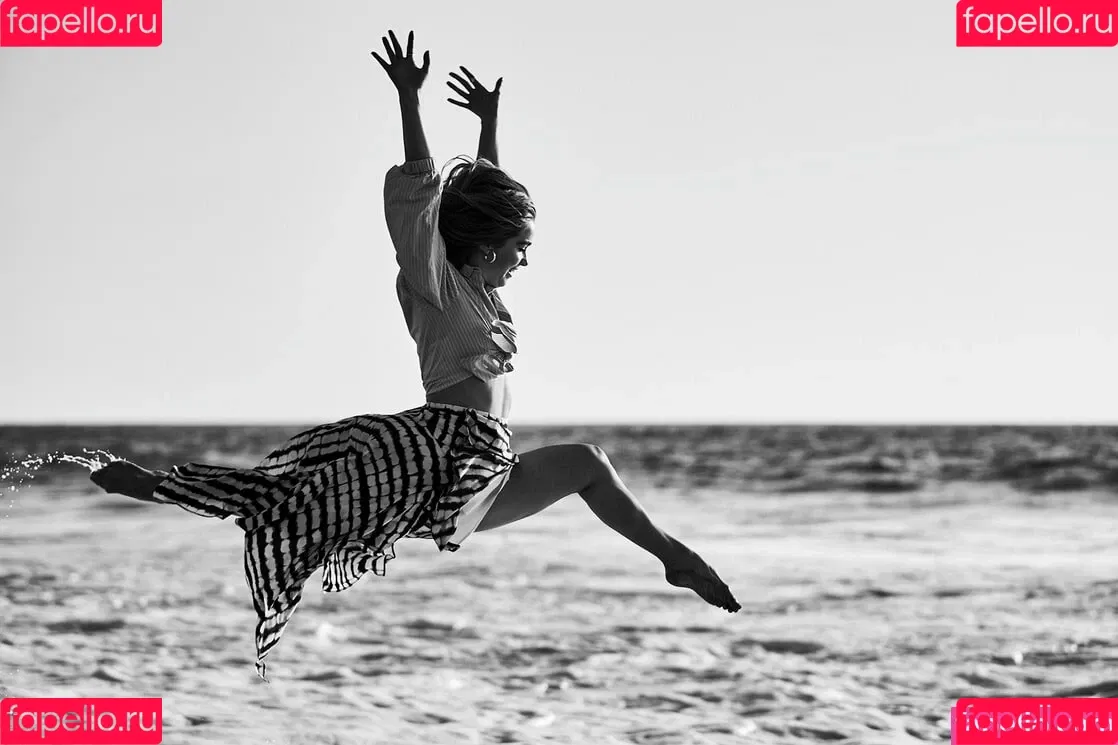Haley Lu Richardson Onlyfans Photo Gallery 