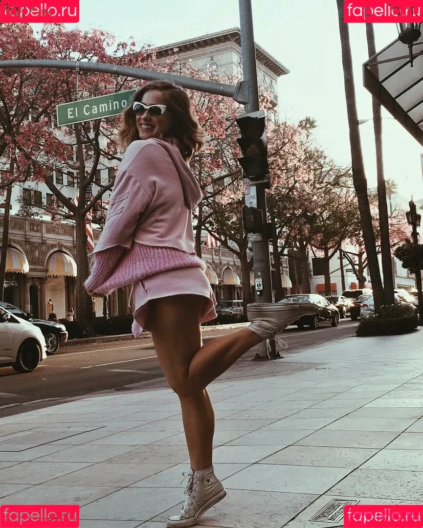 Haley Lu Richardson Onlyfans Photo Gallery 
