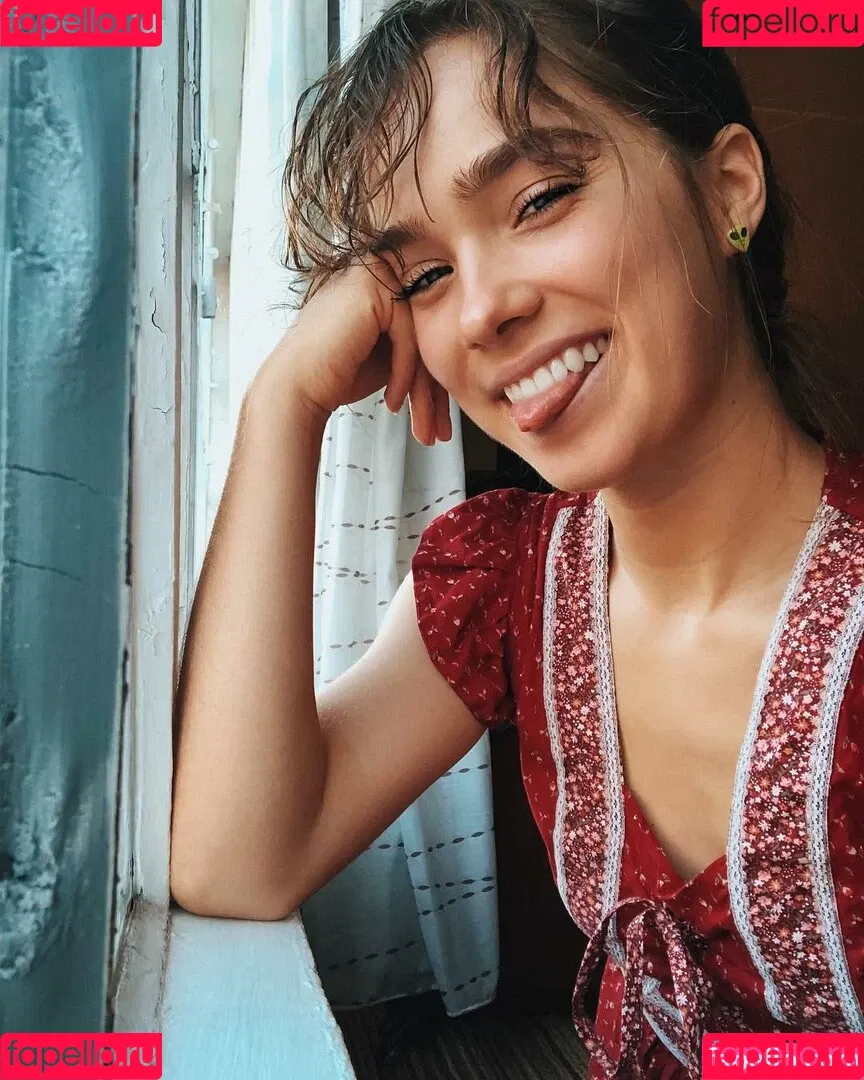 Haley Lu Richardson Onlyfans Photo Gallery 