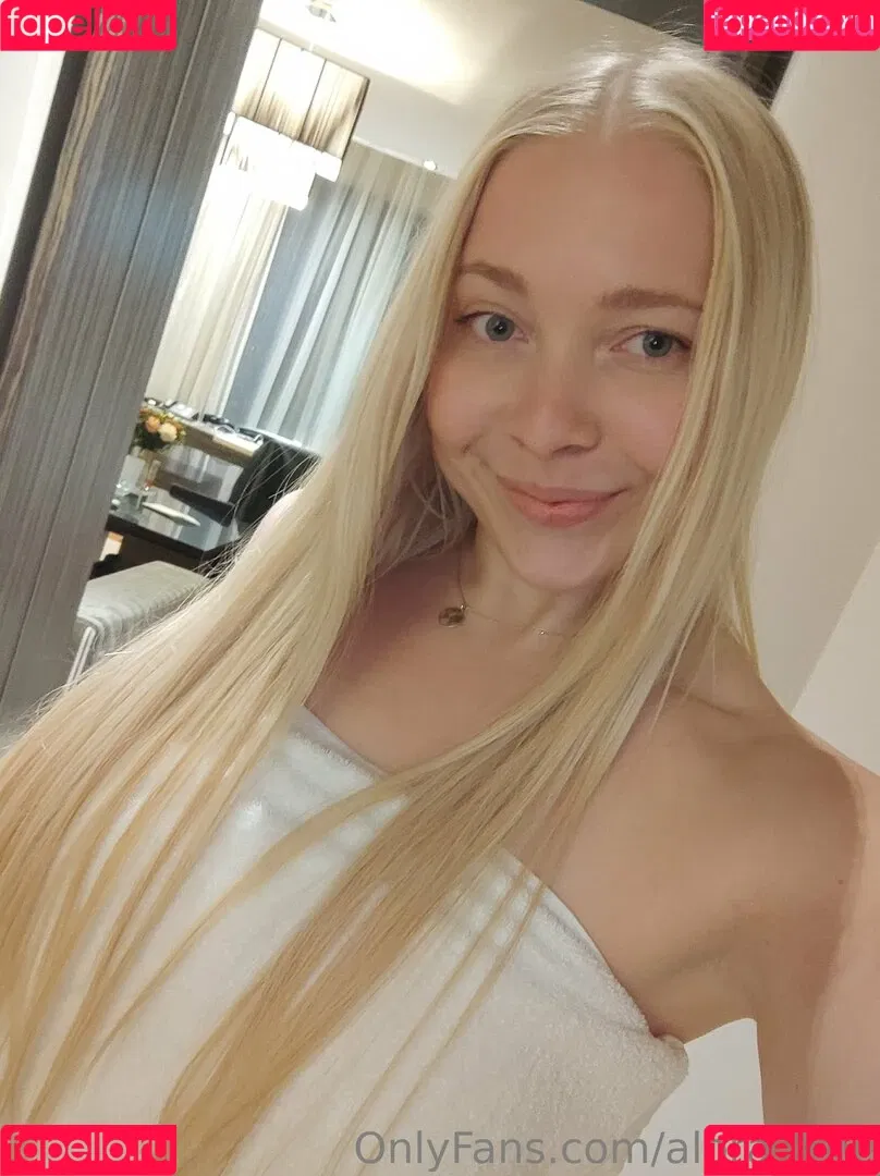 alora_free Onlyfans Photo Gallery 