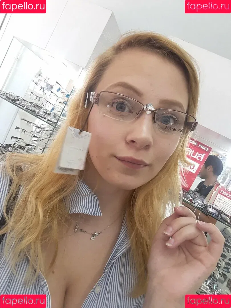 Sydney Poniewaz Onlyfans Photo Gallery 