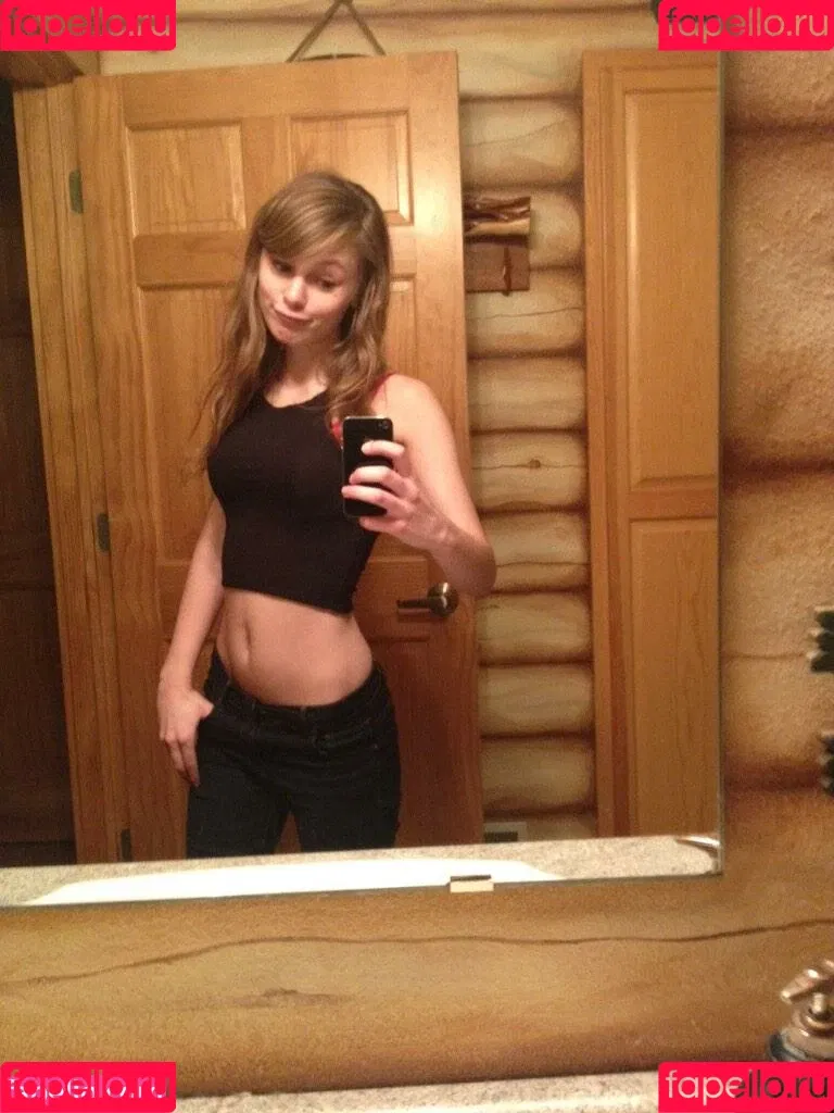 Sydney Poniewaz Onlyfans Photo Gallery 