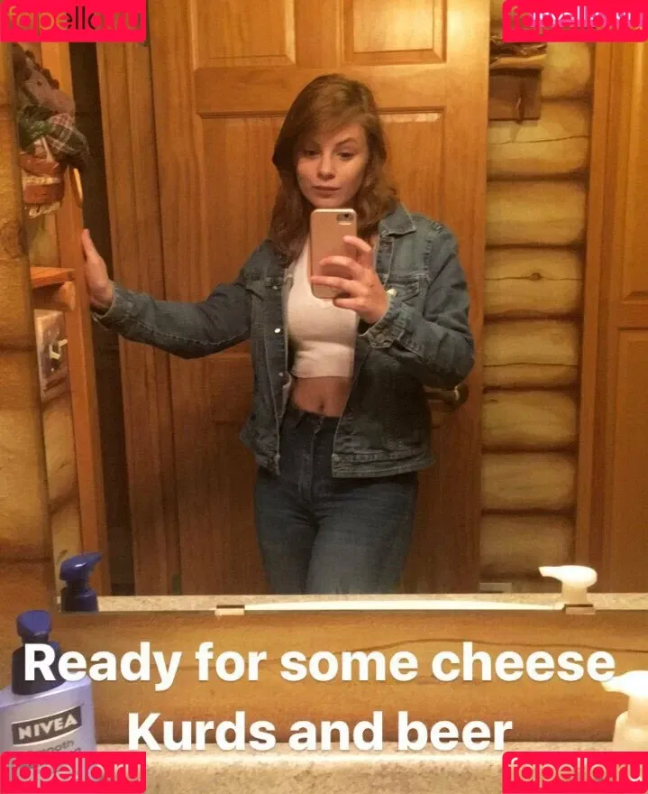 Sydney Poniewaz Onlyfans Photo Gallery 
