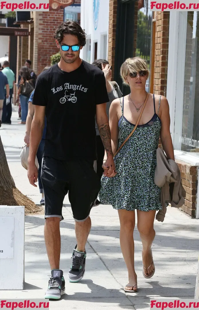 Kaley Cuoco Onlyfans Photo Gallery 