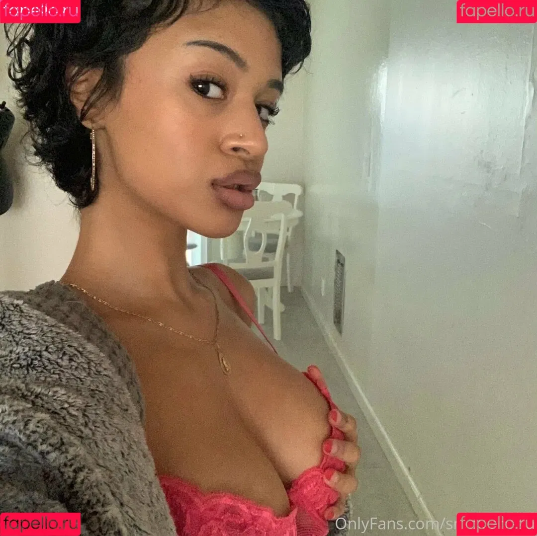 Smokianaaa Onlyfans Photo Gallery 