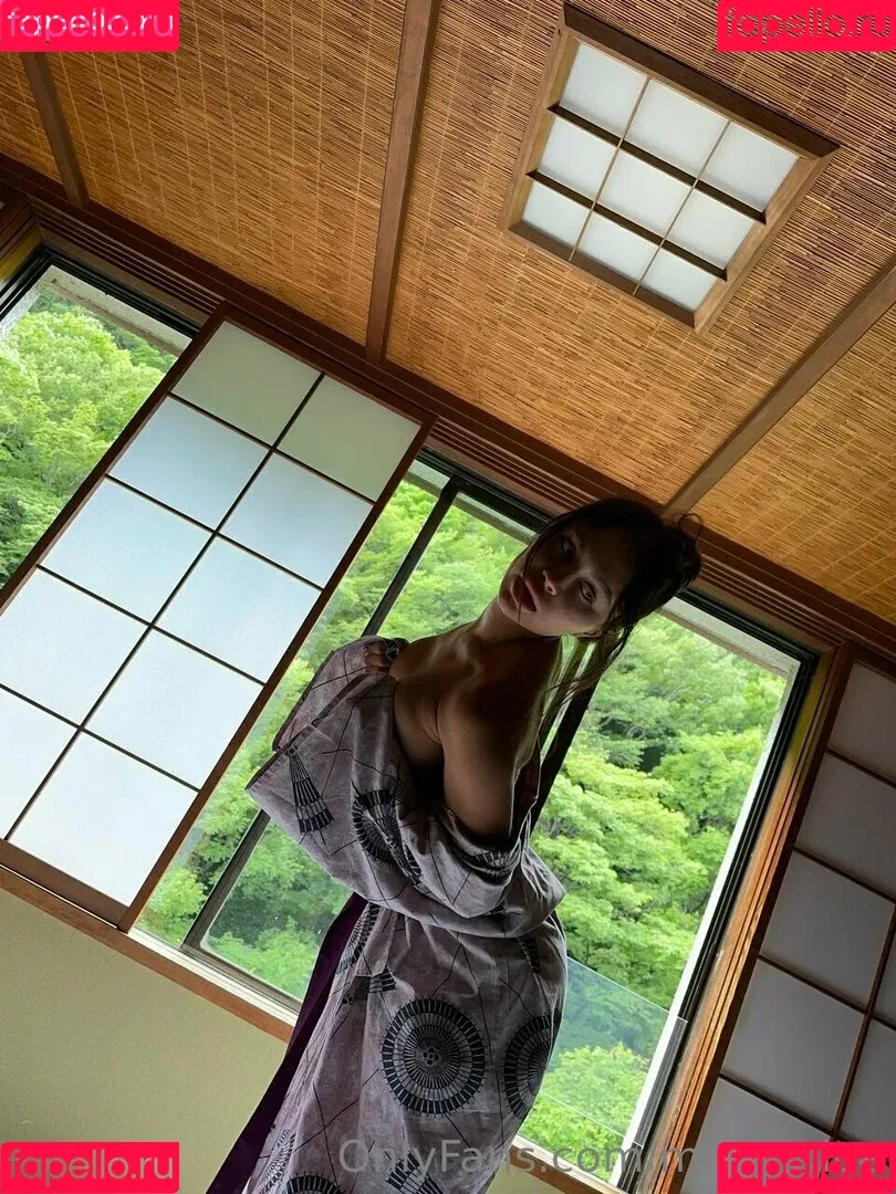 Mira Onlyfans Photo Gallery 