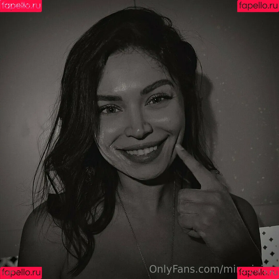 Mira Onlyfans Photo Gallery 