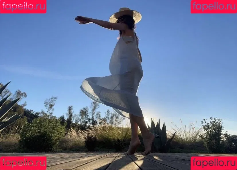 Abigail Spencer Onlyfans Photo Gallery 