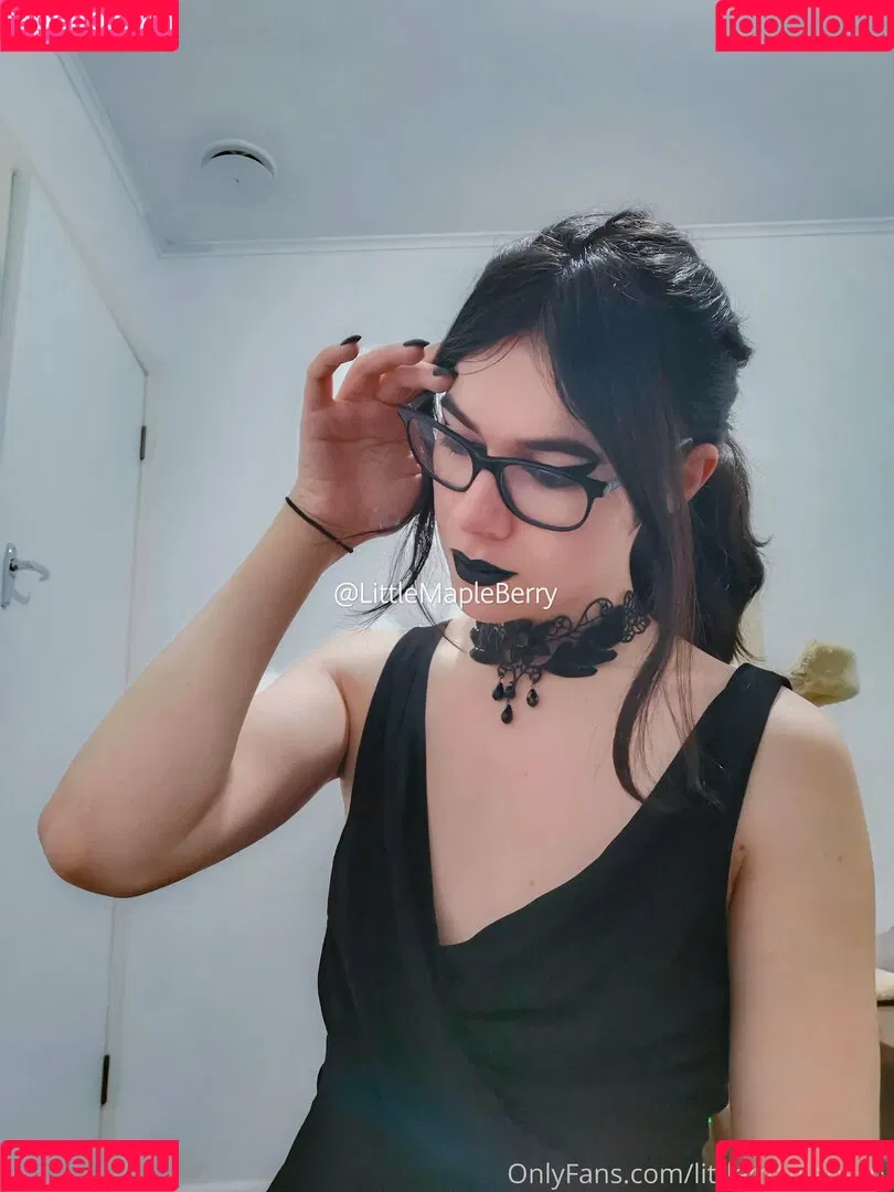 LittleMapleBerry Onlyfans Photo Gallery 