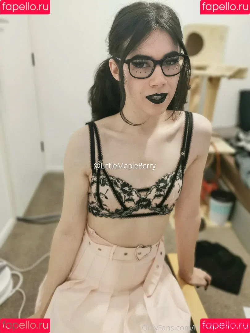 LittleMapleBerry Onlyfans Photo Gallery 