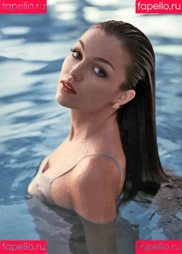 Lili Simmons Onlyfans Photo Gallery 