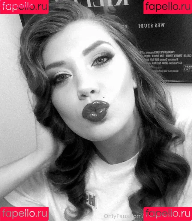 Elenakoshkaxoxo Onlyfans Photo Gallery 