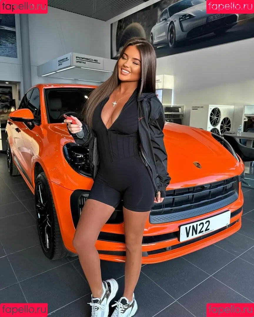 Mia Wood Hall Onlyfans Photo Gallery 
