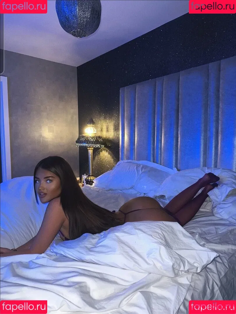 Mia Wood Hall Onlyfans Photo Gallery 