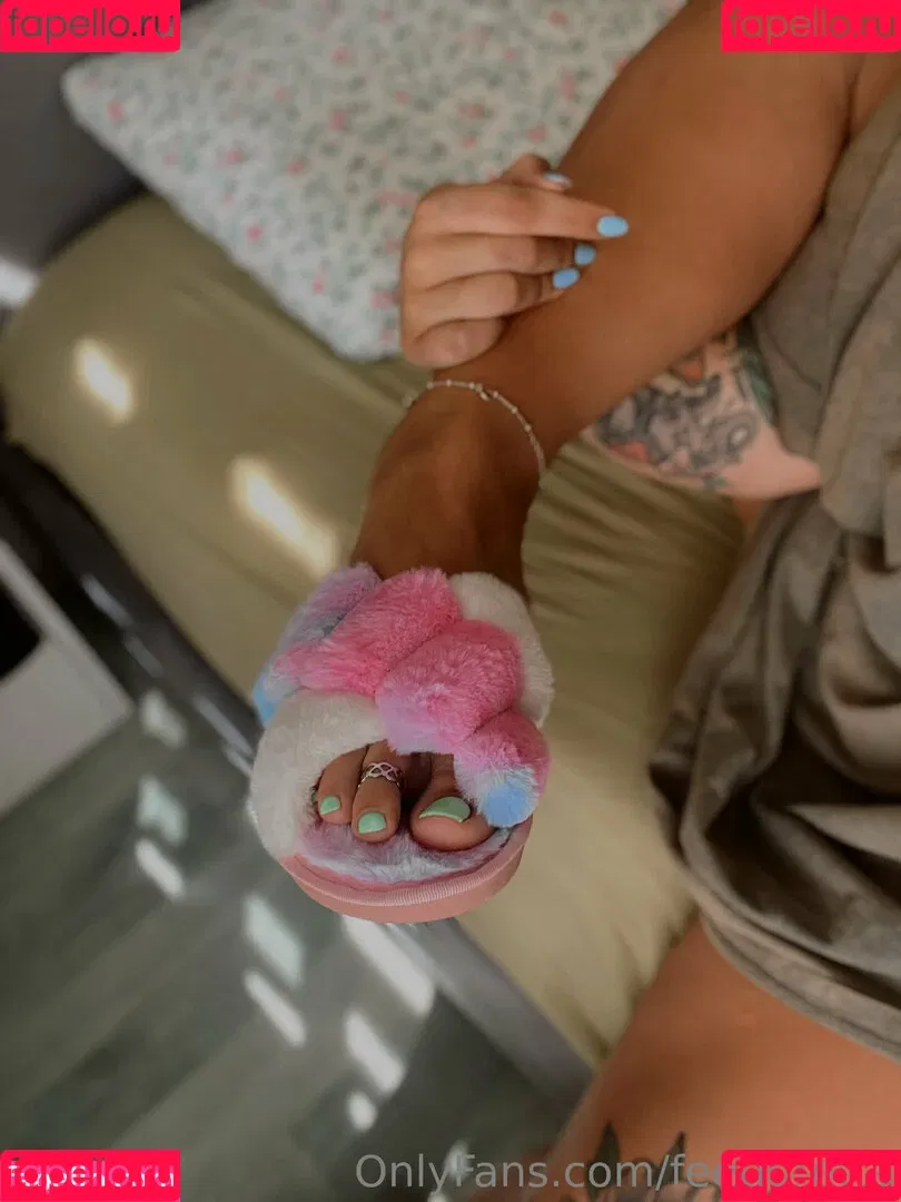 feetloretta Onlyfans Photo Gallery 