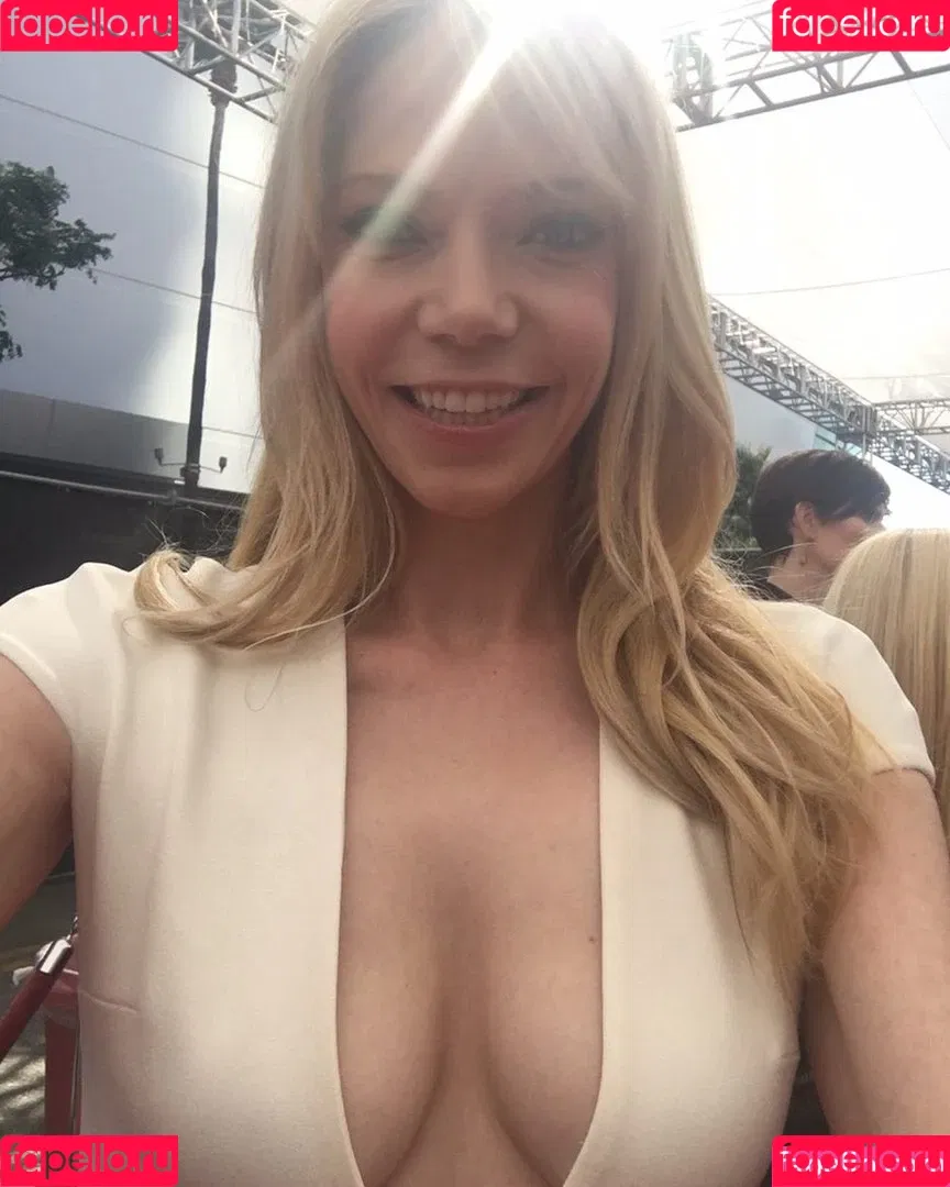 Riki Lindhome Onlyfans Photo Gallery 