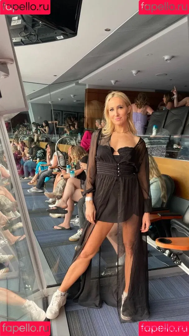 Nikki Glaser Onlyfans Photo Gallery 