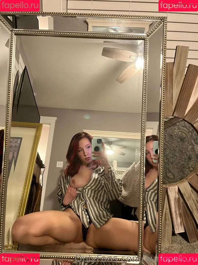 auroraredd Onlyfans Photo Gallery 