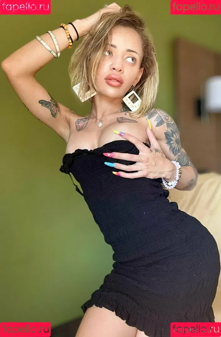 Holly Hendrix Onlyfans Photo Gallery 