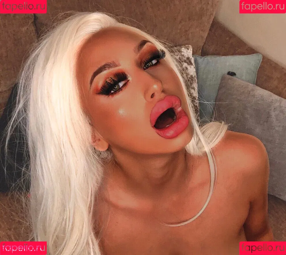 Bimbobrookelle Onlyfans Photo Gallery 