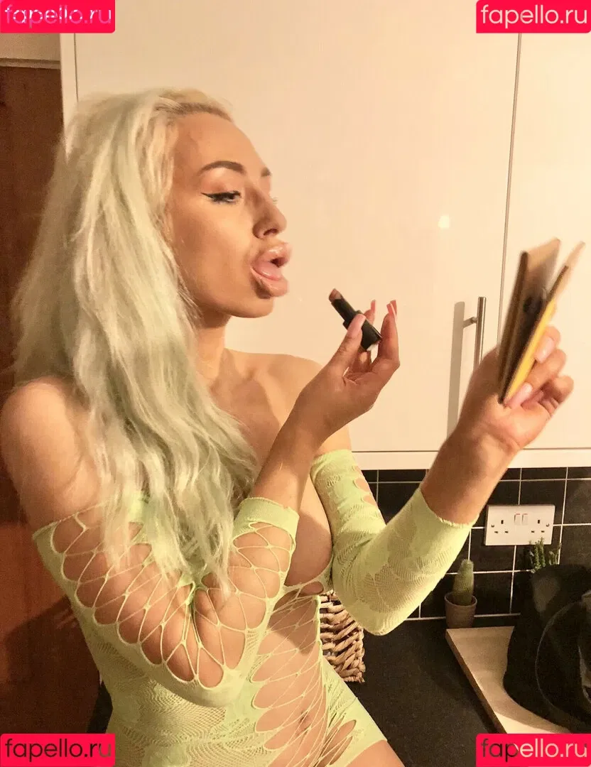 Bimbobrookelle Onlyfans Photo Gallery 